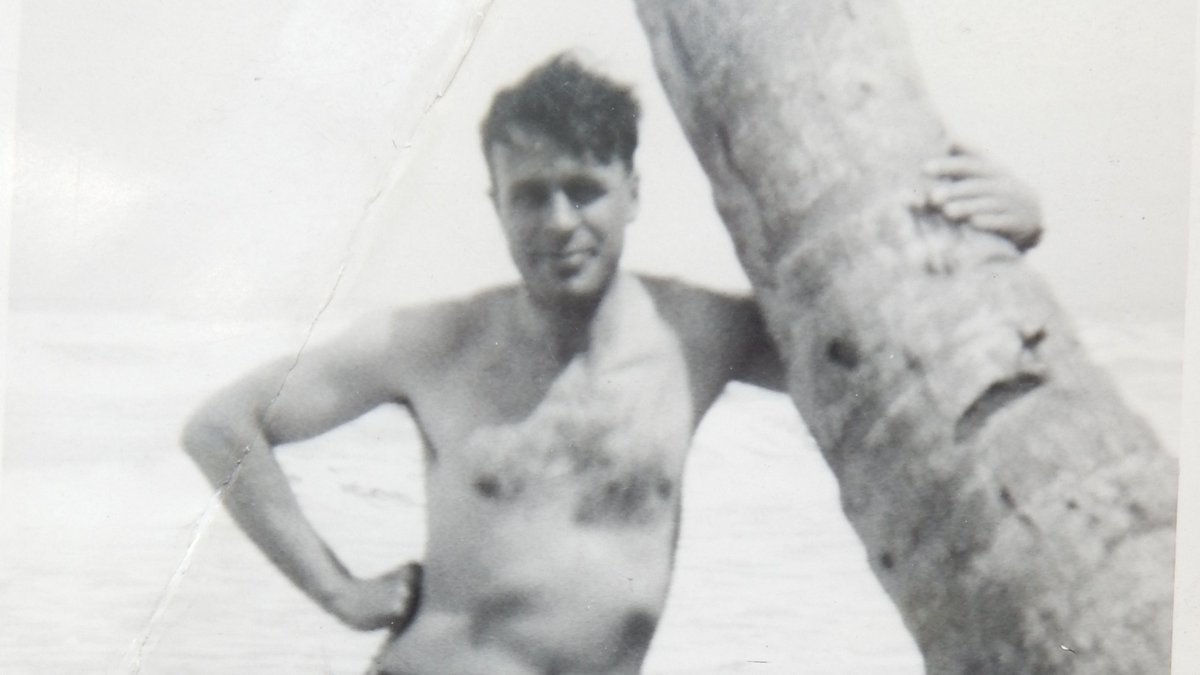 trevorwbarnes's tweet photo. Fitting to remember #David_Whyte, distinguished #MI5 officer who led the #PortlandSpyRing case at the start, on UK p/b publication day for #DeadDoubles. Here shown in #JamesBond pose while SLO in #Caribbean in 1950s. Later wrote service's internal #ColdWar history. https://t.co/VLZU5ikO8P