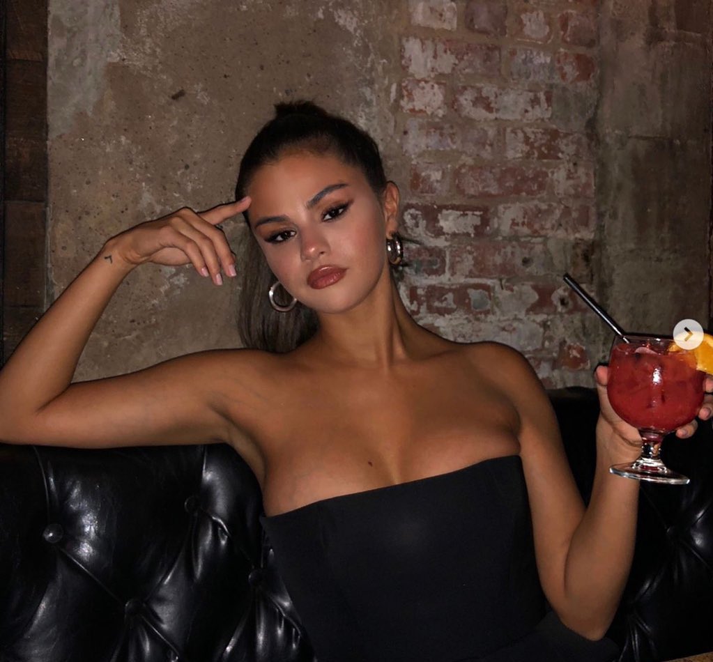 PopCulture2000s's tweet photo. happy 29th birthday to the beautiful and talented selena gomez! https://t.co/DTMKRLqGQc