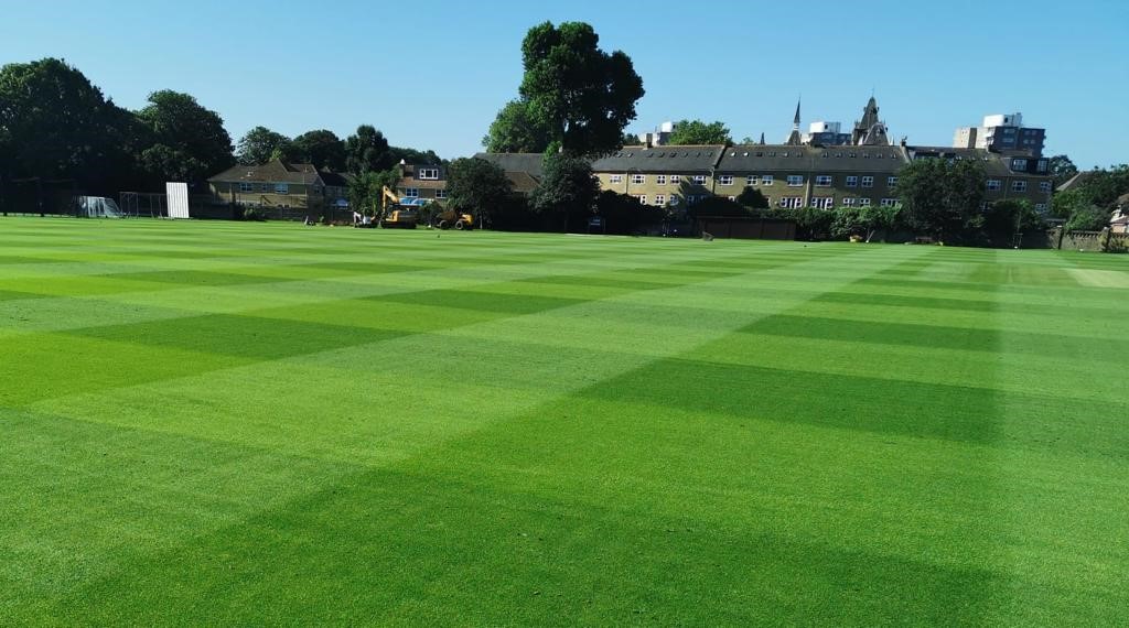 indigrowuk's tweet photo. Six weeks after applying Impact CGF 25-5-10 Head Groundsman Mickey Swan is delighted with the continued results @Emanuel_School
https://t.co/UsxnC2qZWO https://t.co/PFOB5CNVOE