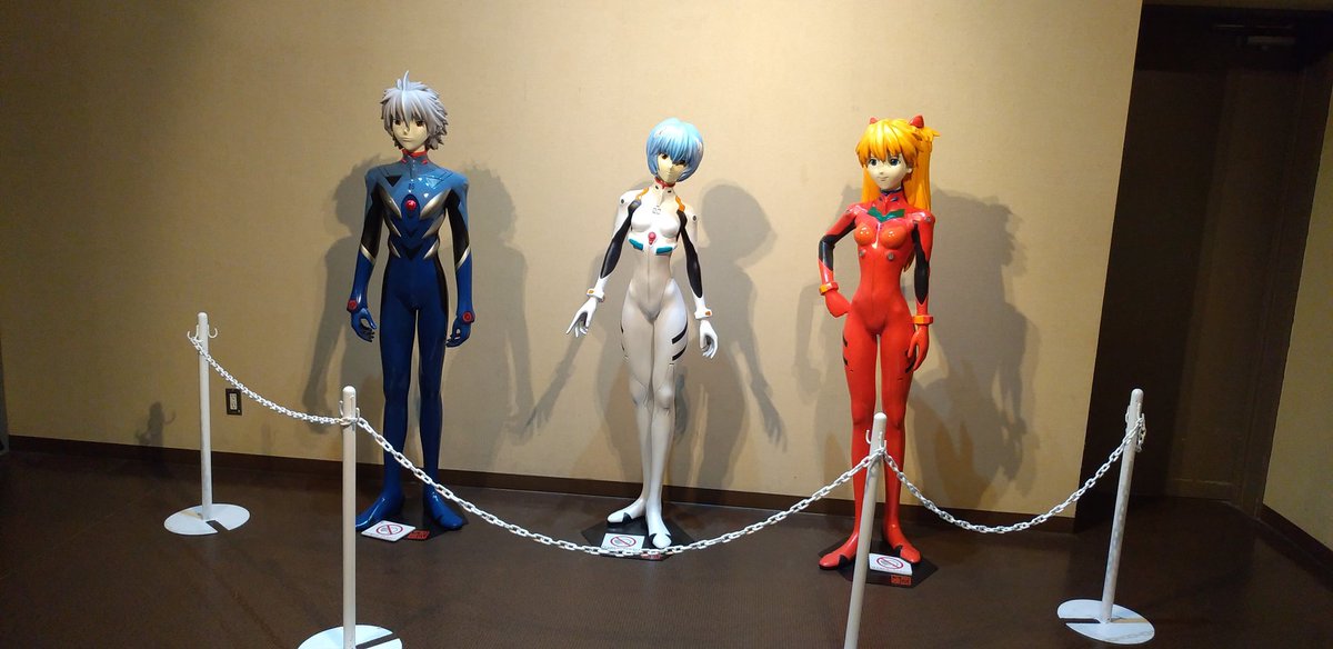 roderirasuto's tweet photo. 今日は地元鹿児島で開催しているエヴァ展に行ってきましたっ！今までの映画の圧倒的な原画が展示しててすごく勉強になりました。ちなみに黎明館って所でやってて最近御楼門が復元されましたっ！ https://t.co/DhU9JRuPBM