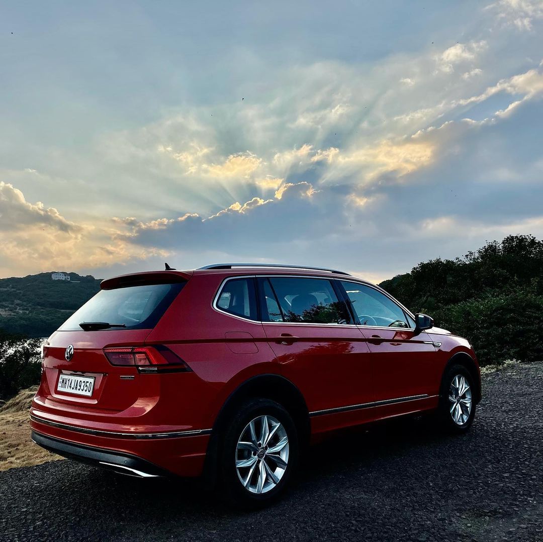 volkswagenindia's tweet image. An exciting monsoon adventure trip in the Tiguan Allspace.

Who all would you take along?

Tag the 6 friends who you want to embark on a thrilling ride with in this 7- seater SUVW.  

Image courtesy: IG/hormazdsorabjee

#TiguanAllspace #FitsAll #SUVW #VolkswagenIndia #Volkswagen