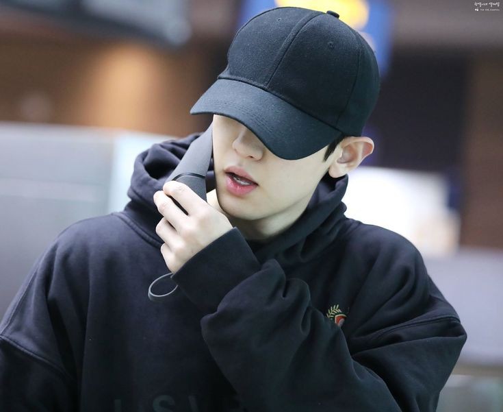 cloudflyeol's tweet photo. Abinaya, satu-satunya orang yang menginterupsi Aksa–katingnya saat memberi materi hanya karena ia malas melihat wajah mantanya yang sok ganteng itu.

"Kak, hukum ninggalin pacar dengan alasan mau fokus UN apa ya?"

Ini kisah mereka, Bina, Aksa dan masalalu mereka yang belum usai. https://t.co/TCrDD22sRw