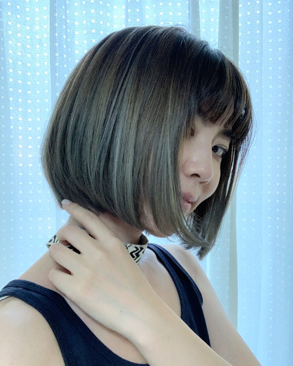 risa_design31's tweet image. silver color 💿
おすすめされてシルバー系のカラーにしてもらた！ちょっと青緑っぽい？

#silvercolor #haircolorstyle #gotahaircut #ヘアカラーアッシュ #シルバーアッシュ #髪切った