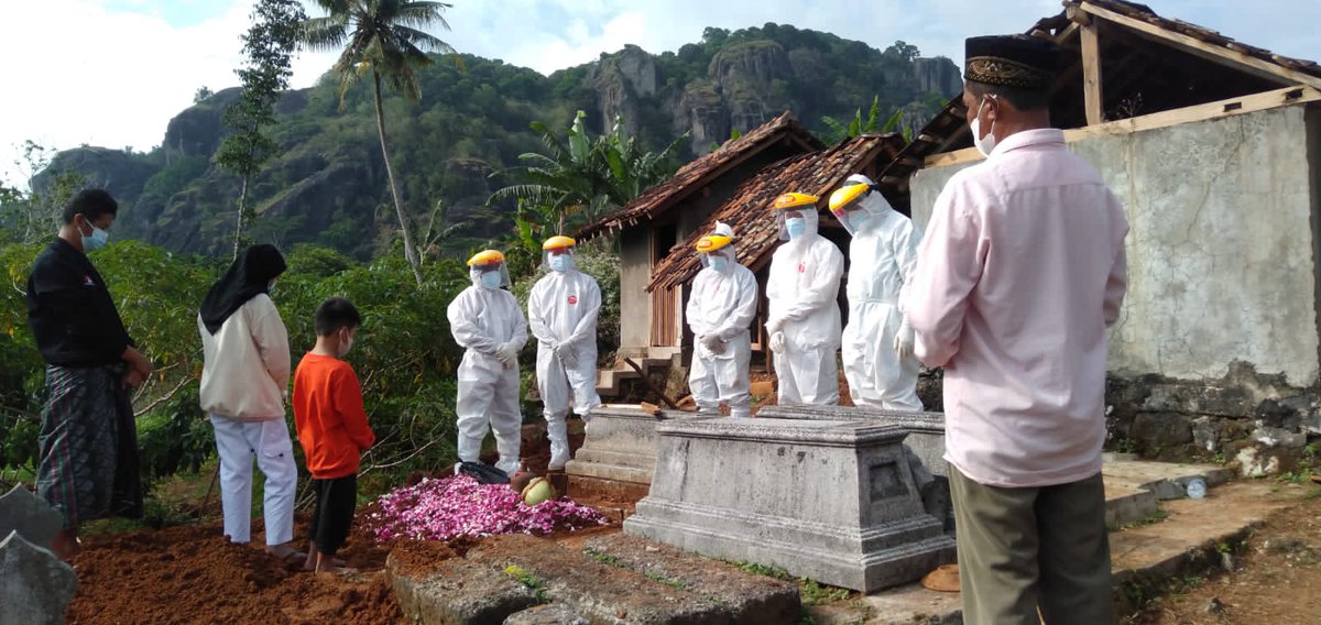 kokamgeka's tweet photo. Laporan Pemakaman Prosedur Covid-19. Kemis Wage 22/7/21, 13:00. Bp P (L/45th) warga Nglanggeran Patuk. Meninggal dunia dalam perawatan di RSUP dr Sardjito. Dimakamkan di TPU Nglanggeran Wetan, dibantu MCCC Gunungkidul. https://t.co/sx3R1st2Jn