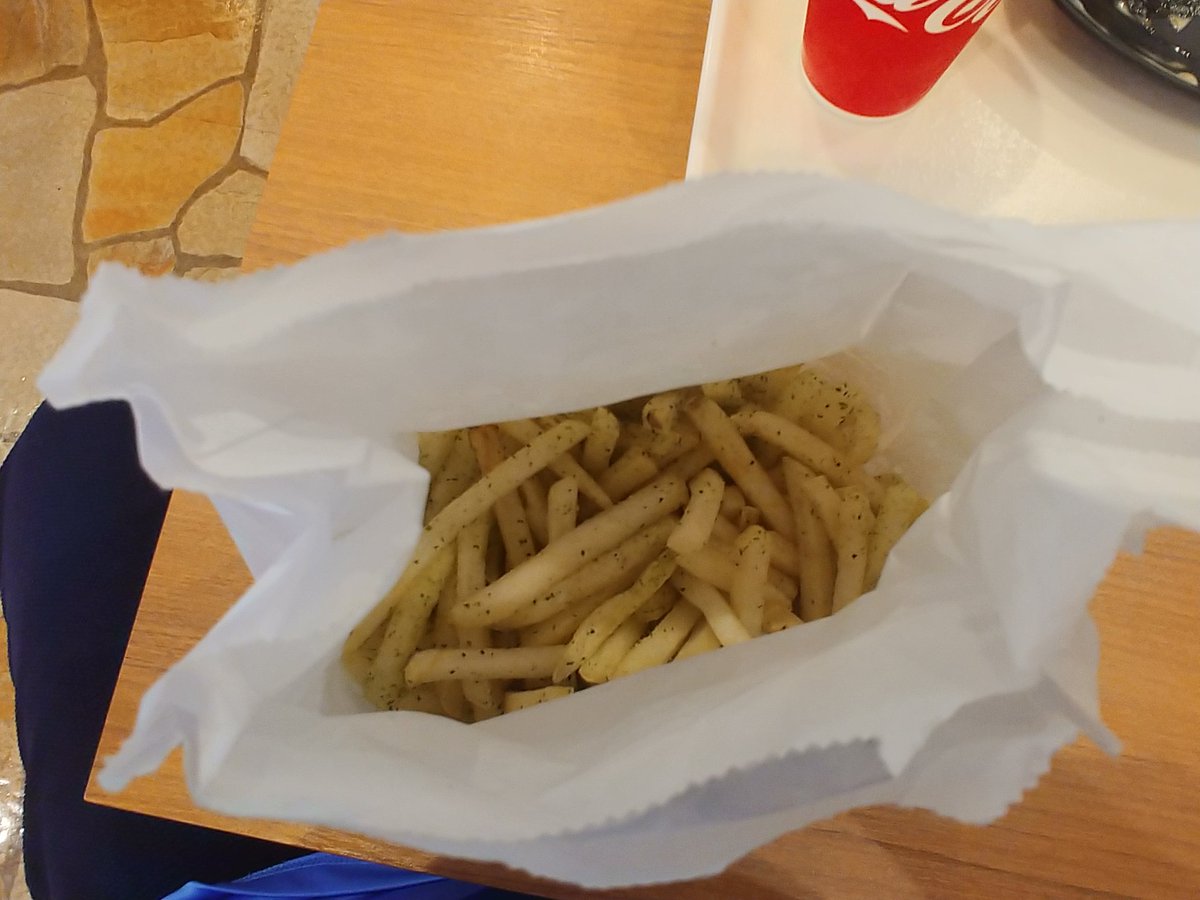 しんちゃん 必ずもどってこいよ 北陸新幹線 その後ベルモールへ ポッポというイトーヨーカ堂にしか入っていない店でお昼 ポテトの量が半端なかった ベルモール イトーヨーカドー ポッポ たこ焼き フライドポテト 飯テロ