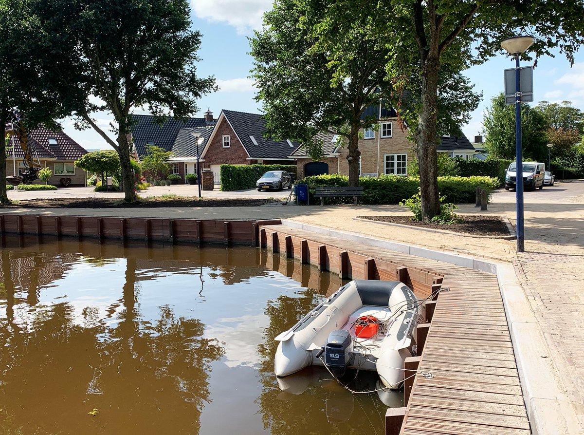 AdoninBV's tweet photo. 𝙃𝙚𝙩 𝙑𝙡𝙞𝙚𝙩 𝙁𝙧𝙖𝙣𝙚𝙠𝙚𝙧
Voor de gemeente @Waadhoeke hebben wij planvorming mogen verzorgen voor de kadeversterking op het Vliet in Franeker. De werkzaamheden aan de westzijde van het Vliet zijn nu bijna gereed, en het ziet er 𝒑𝒓𝒂𝒄𝒉𝒕𝒊𝒈 uit! 🤩 https://t.co/1LH8ljIsBQ