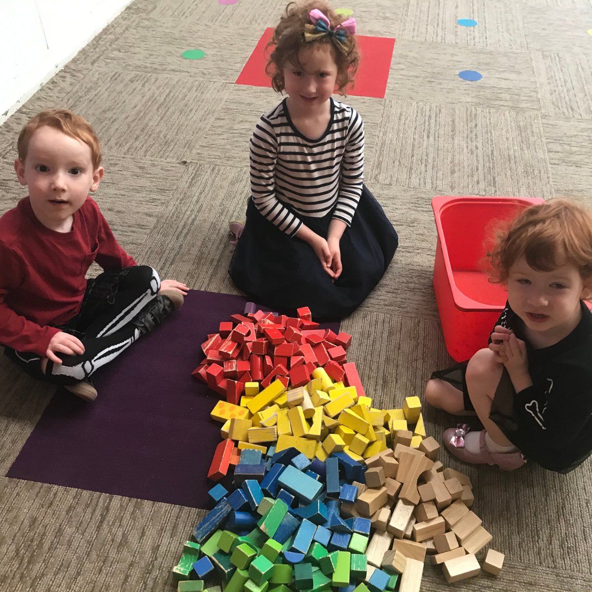 LittleNewtons's tweet image. Sorting by color may seem like an art activity, but it’s actually important for building math skills.

#SortingColors #LearningMathSkills