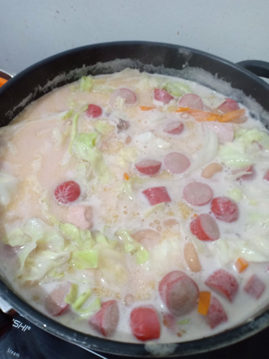 katheebee's tweet photo. Cooked chicken sopas for dinner because it's hella raining all day and all night https://t.co/A7swOVDopQ