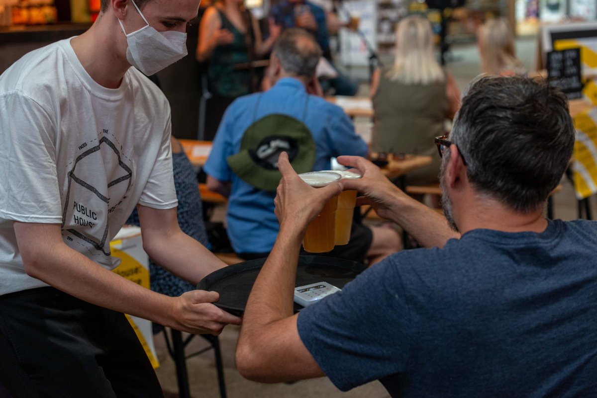 LAST 3 DAYS of Public House: The Yorkshire Square in @LeedsMarkets 🍺 Craft beer @NomadicBeers @NorthBrewCo @crookedbrewltd 🍺 Tap talks and Tours 🍺 Late opening Friday 🍺 FOOD! @Manjitskitchen @BanhandMee @fatannies @Jennysjerk Don't miss out ➡️ compassliveart.org.uk/event/public-h…