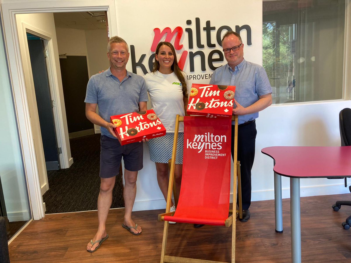 My_MiltonKeynes's tweet photo. The #MyMiltonKeynes team were very excited to receive an @mkfm with @timhortonsuk Doughnut Run today ๐ฉ๐
Thanks @LiaCRadio for sending this yummy #ThursdayTreat our way.
#LoveMK #MiltonKeynes #DoughnutRun #MKFM https://t.co/VLli9wDfh1