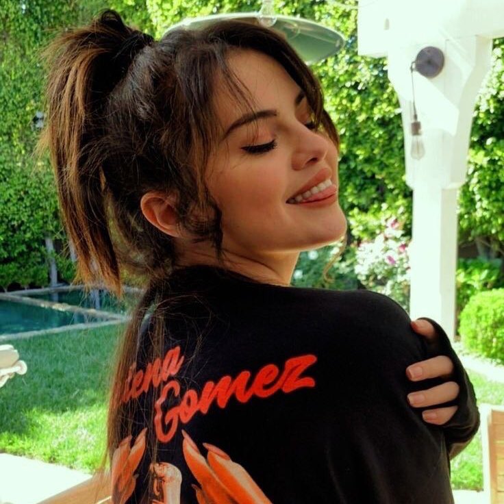 personaworId's tweet photo. this is my way of saying thank you for everything. you deserve the best life after all you do for the people you love and that love you back. i hope you are as happy as you made me be. keep dancing my queen. i love you ❤️
#HappyBirthdaySelenaGomez https://t.co/CXy6VtEJZn