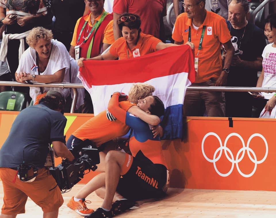 Het gaat bijna beginnen! De Olympische Spelen. Eindelijk!! Het heeft een jaar langer geduurd. Voor mij een extra jaar Olympische kampioen. Ik kan niet wachten om de mooie wedstrijden te zien. Heel veel succes @teamnlinsta en breng de medailles mee terug🥇🥈🥉