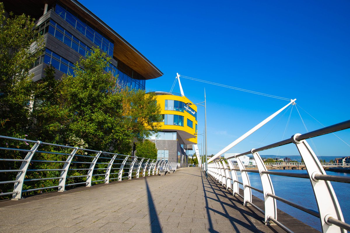 UniSouthWales's tweet photo. Proud to be one of the many supporting Newport's bid to be UK City of Culture 2025 🎊

Right in the heart of the city overlooking the River Usk is one of our most iconic buildings and it couldn't be in a better location to embrace city life in Newport 🏴󠁧󠁢󠁷󠁬󠁳󠁿

#Newport25 #Wales https://t.co/SMSPmmEFbY