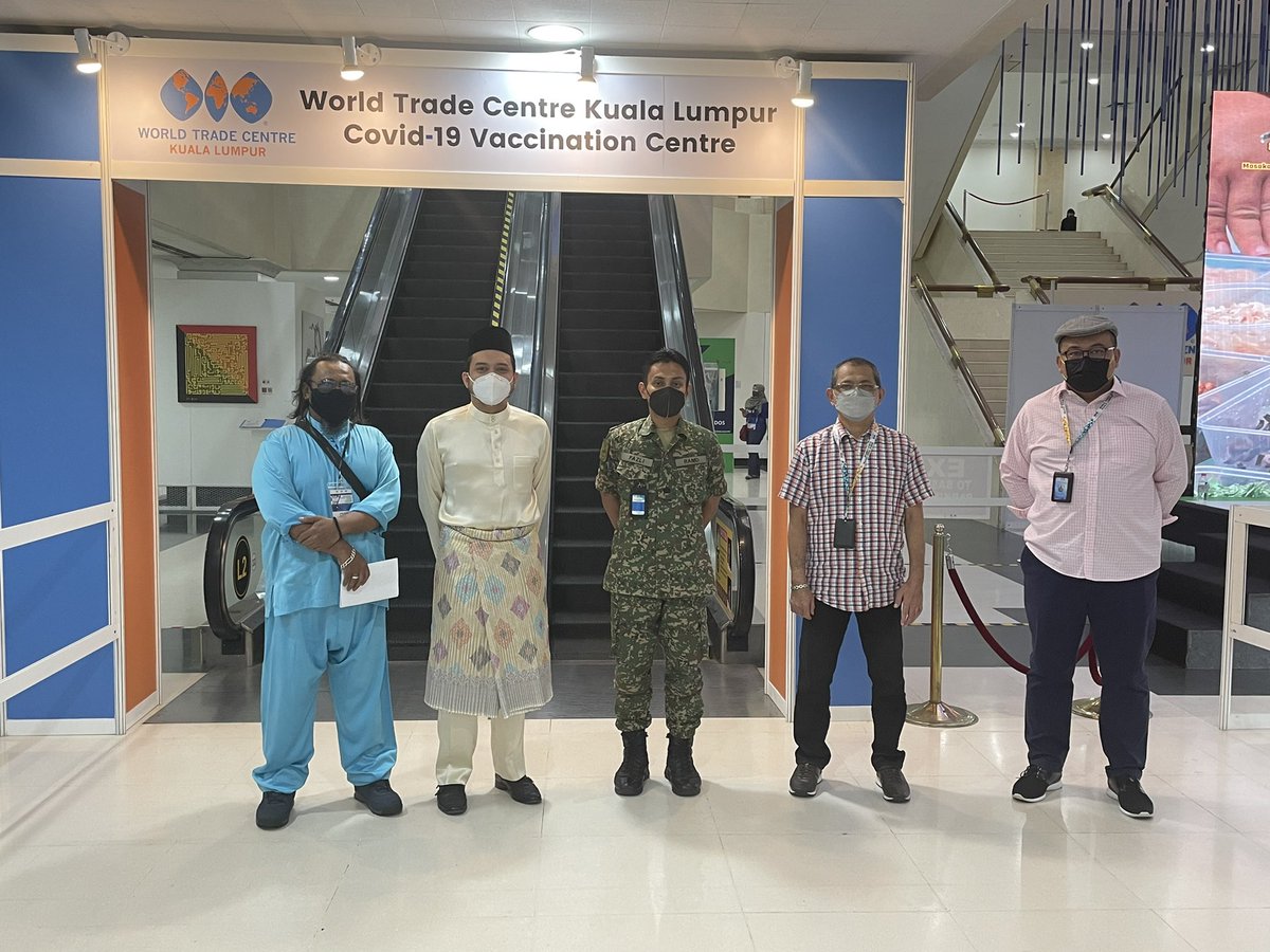 aafaizli's tweet image. #PengorbananKita berjaya apabila Pengamal Perubatan Swasta dedikasi sepenuhnya bersama petugas bukan kesihatan di PPV dgn dos vaksinasi 252,833 daripada jumlah dos 299,593 pada hari Eid Adha &amp;amp; semalam mencatat rekod tertinggi 283,893 daripada 446,052 dos! #LindungDiriLindungSemua