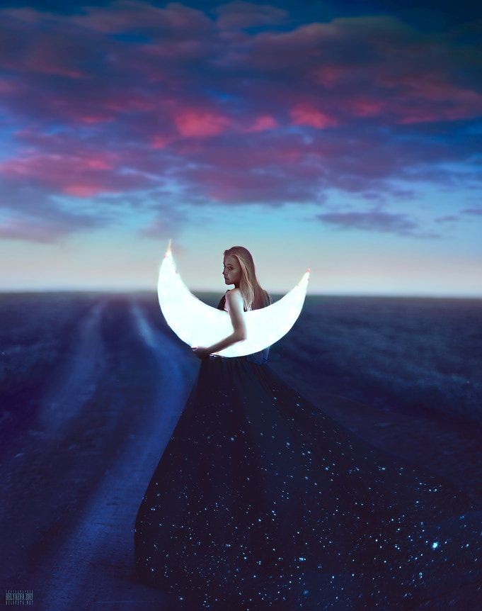 인생은
아침에 태어나

저녁에
죽는다 생각하고
살아가면 됩니다

어차피
우리는

과거도 살수 없고
미래도 살수 없으니

딱! 하루씩만
잘 살아가면 됩니다

너무 무겁게도
너무 가볍게도 살지말아요

그저 최선을
다해 겸손히 살아가면 됩니다..🖋

-지나간다 다지나간다-