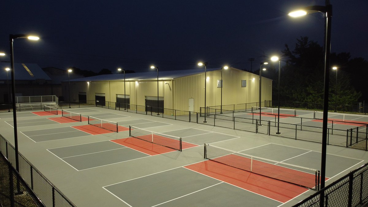 FrasureReps's tweet image. Frasure Reps supplied (18) LSI Zone fixtures for (7) pickleball courts at Cedar Bluff Racquet Club in Knoxville, TN.  With this lighting configuration, the courts are illuminated at 50-55 foot-candles.

Court Construction &amp;amp; Photo Courtesy: Baseline Sports Construction