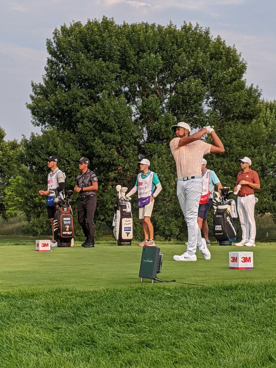 Tony Finau, Rickie Fowler and Sergio Garcia all admire their tee shots on No. 10 to kick off Round 1 of the @3MOpen. Sergio got a nice roll off the hill and outdrove the bunch. Fowler, though, made the only birdie. https://t.co/ucFS4BcYOe