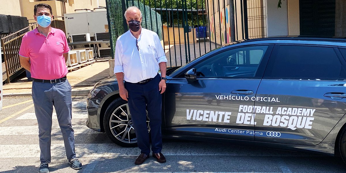 AudiCenterPalma's tweet photo. En #AudiCenterPalma estamos orgullosos de colaborar con Don Vicente del Bosque siendo patrocinadores oficiales de su Summer Camp. Podéis verle con Jose, jefe de ventas, y el #AudiA6 que le hemos cedido. 
También acudió Lionel Scaloni, seleccionador de la @afa 🇦🇷

@VBosqueAcademy https://t.co/ftMcsHz23g
