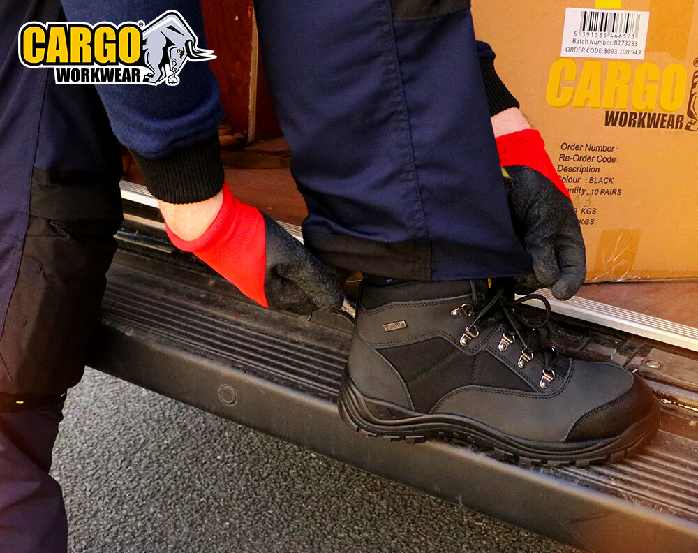These work boots with steel toe and midsole protection, check all the right boxes. GET THEM NOW!

Get them now at: bit.ly/3xSL3EJ

 #CargoWorkWear #wearthebull #workwearboots #waterproofshoes #constructionuk #constructionireland #safetyuk #safetyireland
