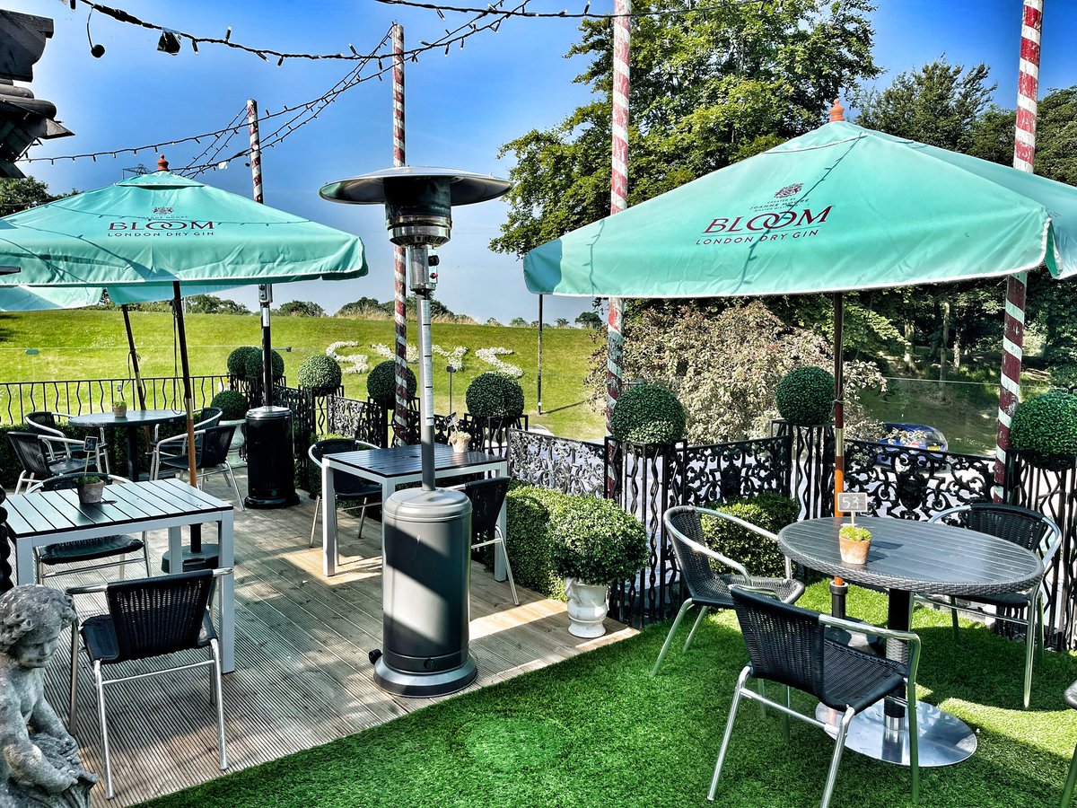 GuysEatingEst's tweet image. We are cool, covered &amp;amp; chilled 🧊😃☀️ Open ALLDAY EVERYDAY #alfresco #chefvincenzo #friendsandfamily