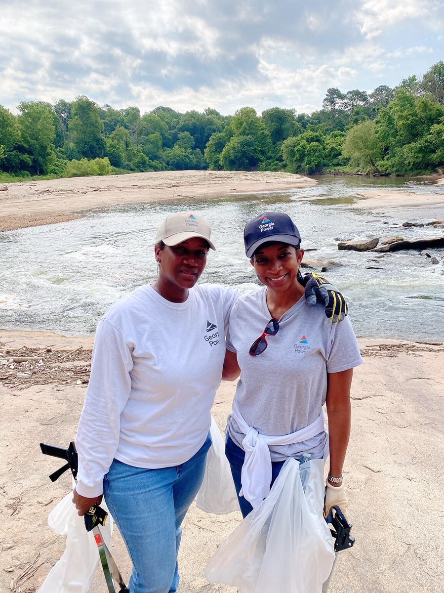 GeorgiaPower's tweet image. Volunteers from Citizens of Georgia Power’s Metro East Chapter cleaned up the river starting at Panola Shoals Trailhead in Stonecrest. Volunteers removed over 240lbs of trash leaving the river along the trailhead cleaner than when they found it. #WeHelpBecauseItsHome