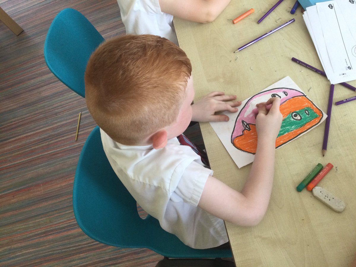 ReceptionClass2's tweet photo. We looked at the work of Pablo Picasso and discussed his use of colour in his portraits. We created our own portrait and used oil pastels. https://t.co/fBJ7YtPtjx