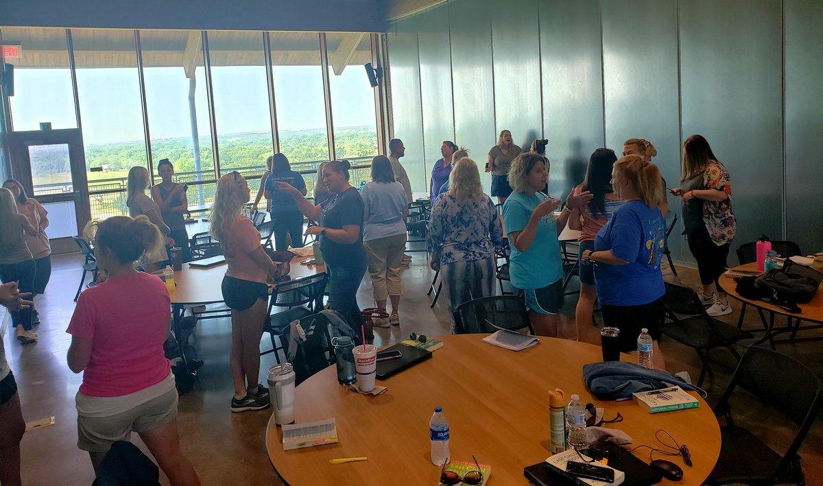 Great morning getting outside to reflect on our GT/OLC book study of "Last Child in the Woods." 35 new advocates to lead outdoor experiences as an antidote to "nature deficit disorder." @audrarowell94 <a href="/OutdoorAmy/">Amy Hollenshead</a> <a href="/RichLouv/">Richard Louv</a> #NISDoutside