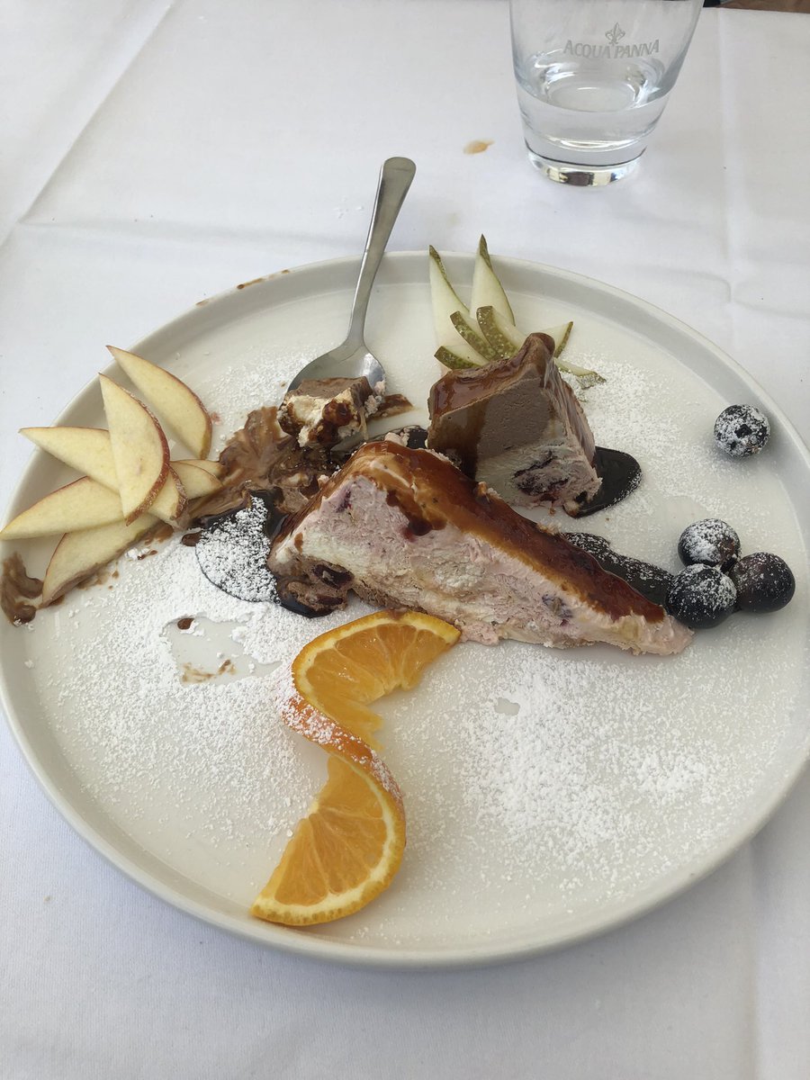 keylings's tweet photo. Sono innamorata di questo semifreddo ❤️  Ho già mangiato um bel pezzo 😋 #duefratelli #travemuende https://t.co/jcRT4XcUkq