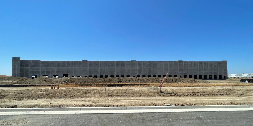 generalproduce's tweet photo. The new site brings a smile to our faces!

#newsite #generalproduce #winter2021 #construction #produce #producecompany https://t.co/SIv1YRtbmw