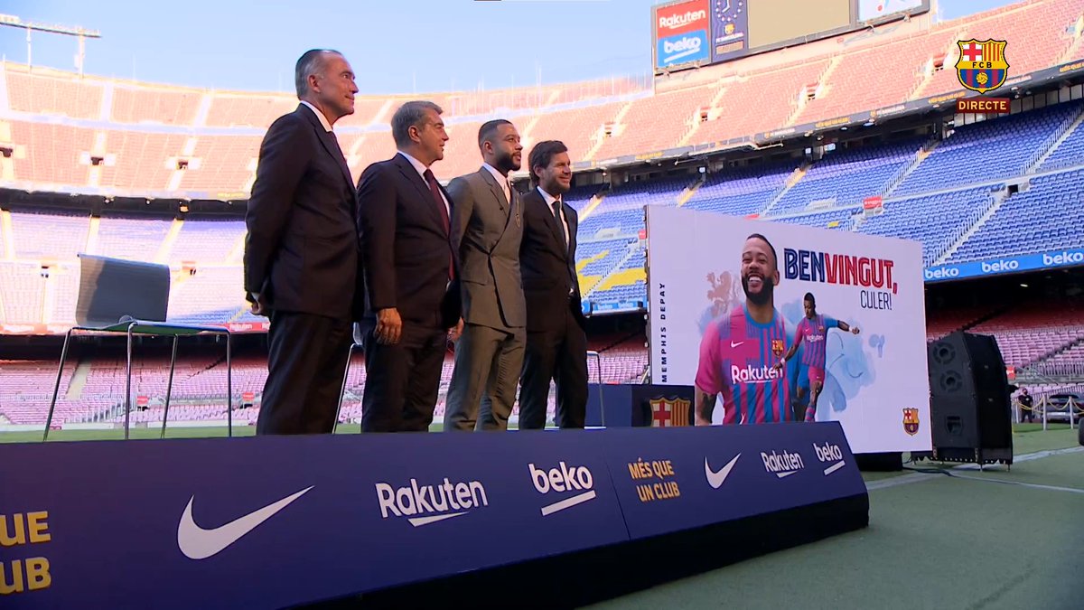 FCBPaul_'s tweet photo. Fin de la conférence de présentation de Memphis ! 💙❤️ #DepayCuler https://t.co/fhxLDiFZKt