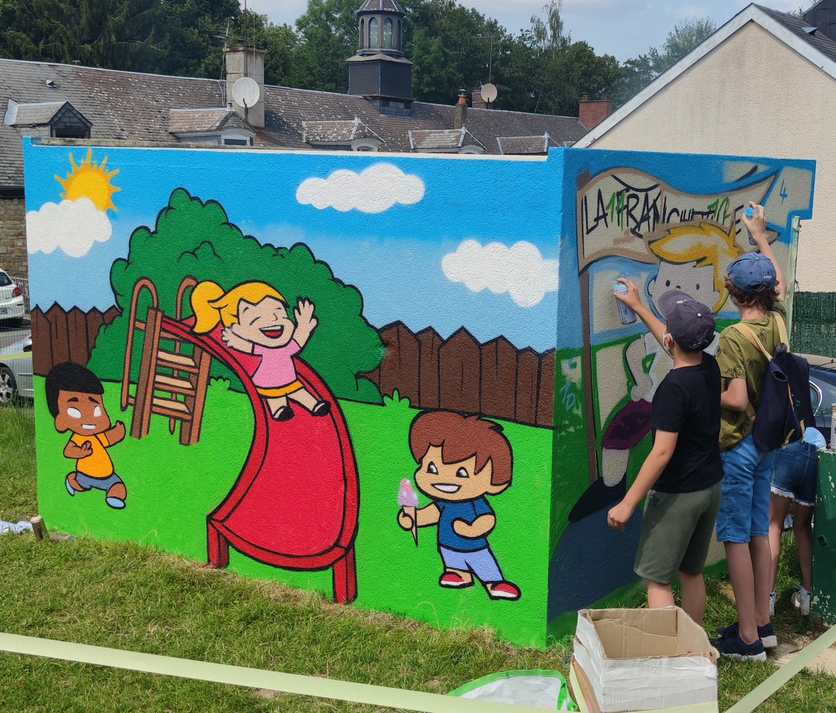 Art et électricité font bon ménage à la Francheville⚡
Les petits Affranchis du Centre Aéré, aidés par Anthony Di Pirro, réalisent une fresque sur un Poste de Distribution. L'objectif : améliorer le cadre de vie.
<a href="/enedis_car/">Enedis en Champagne-Ardenne</a> est ravie de contribuer à ce projet haut en couleur 🎨