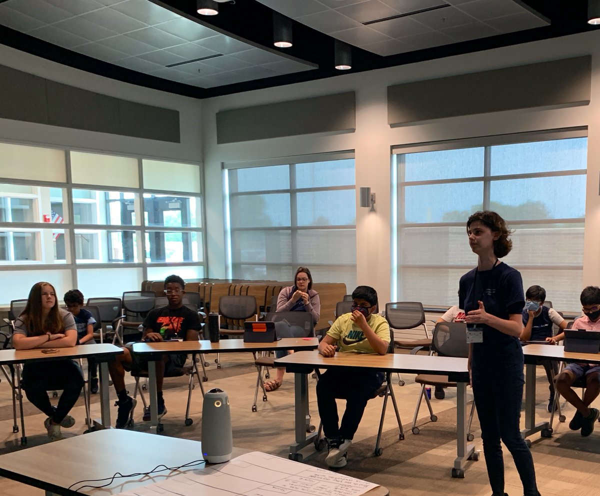 GMcKinney2's tweet image. Our first day of #ExpertEffectEDU experiences through #OYILTroy are turning out amazingly! Students interested in video production undertaking projects to create a more just society got to speak to two experts from @UMich about planning, organizing, and producing videos. 🎥🤩💻