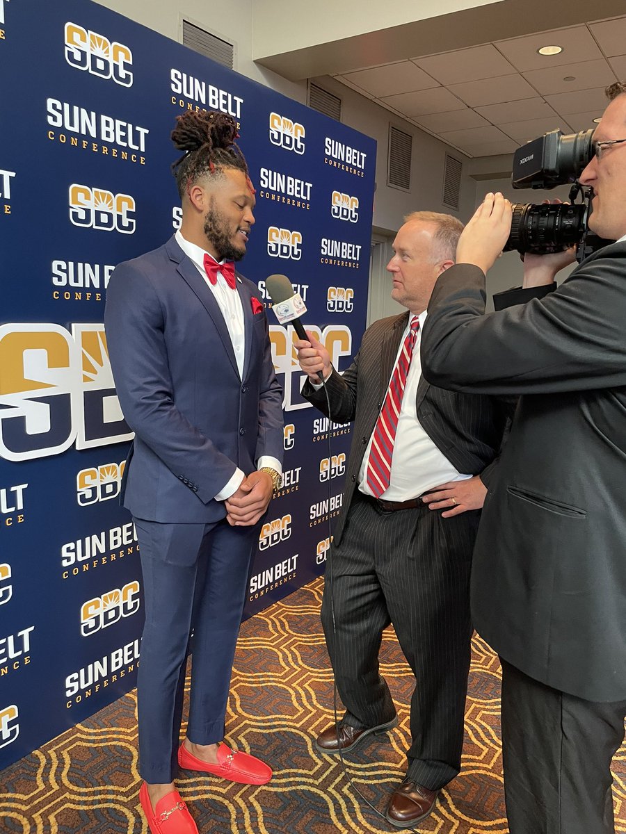 Makin’ the rounds. 🎤🏈

<a href="/KaneWommack/">Kane Wommack</a> <a href="/Jalen8Tolbert/">Jalen Tolbert</a> @SackReligious7 

#LEO #SwarmD #explOsive #SunBeltFB
