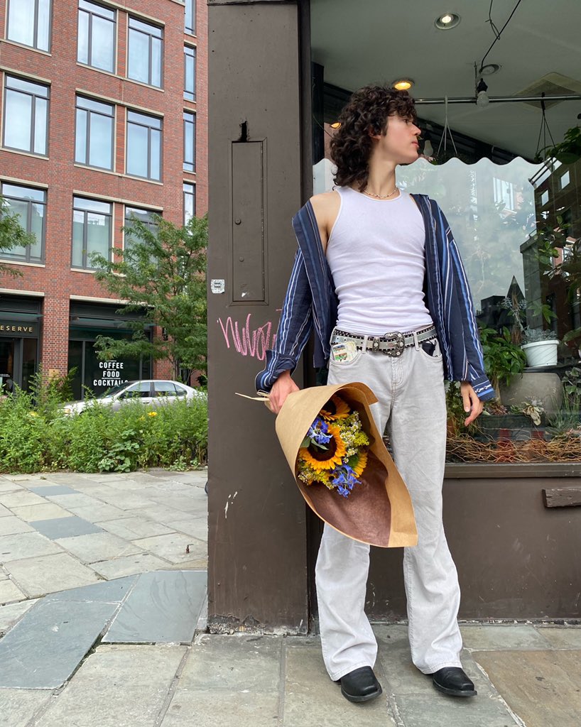 moved to new york

brought vogue along for the journey

<a href="/voguemagazine/">Vogue Magazine</a> 

youtu.be/Cg8bXMEWyY4