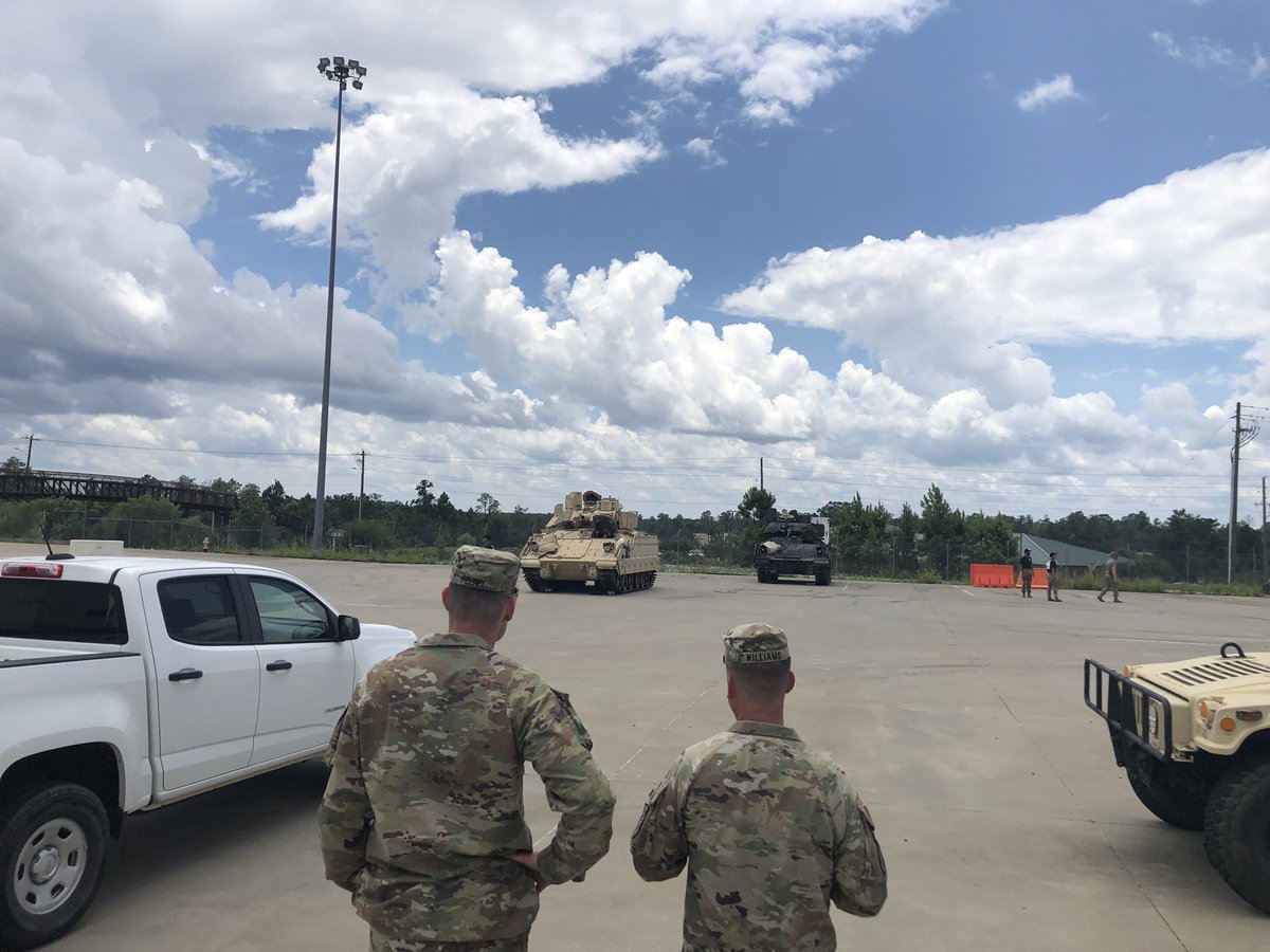 PeteGlassArmy's tweet photo. Always good to have @ChiefofArmor visit to hear his perspective and gain his insights. He took the time to recognize the efforts of the Bradley Transition Course instructors for their efforts with the 1st pilot course. #Generatelethality @FortBenning @SchoolInfantry https://t.co/yMvwbMqVx6