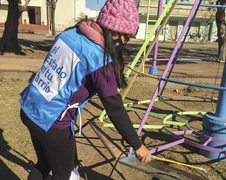 estadoenbarrio's tweet photo. Estuvimos en San Genaro, Provincia de Santa Fe, con las #PostasComunitarias, donde promotores y promotoras realizaron tareas de prevención frente al Covid-19 y sanitización de los espacios públicos del barrio.
#ArgentinaUnida https://t.co/3jeo5t0pmS
