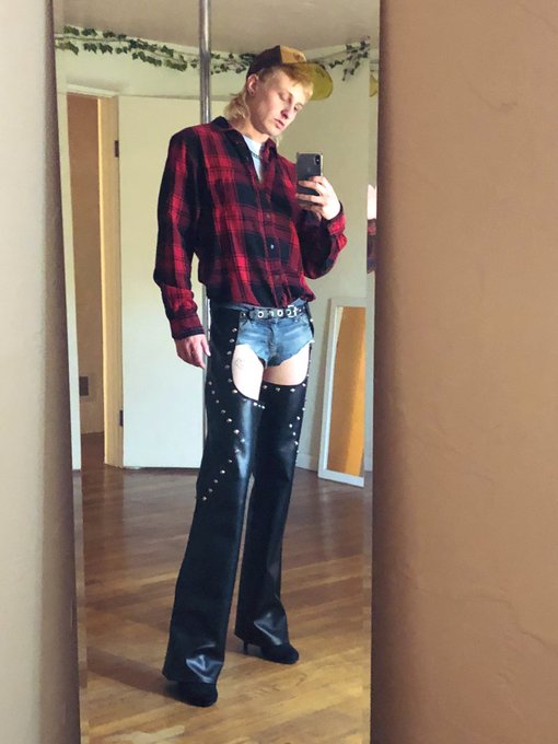 1 pic. yeehaw ? https://t.co/PF3uneRX9S