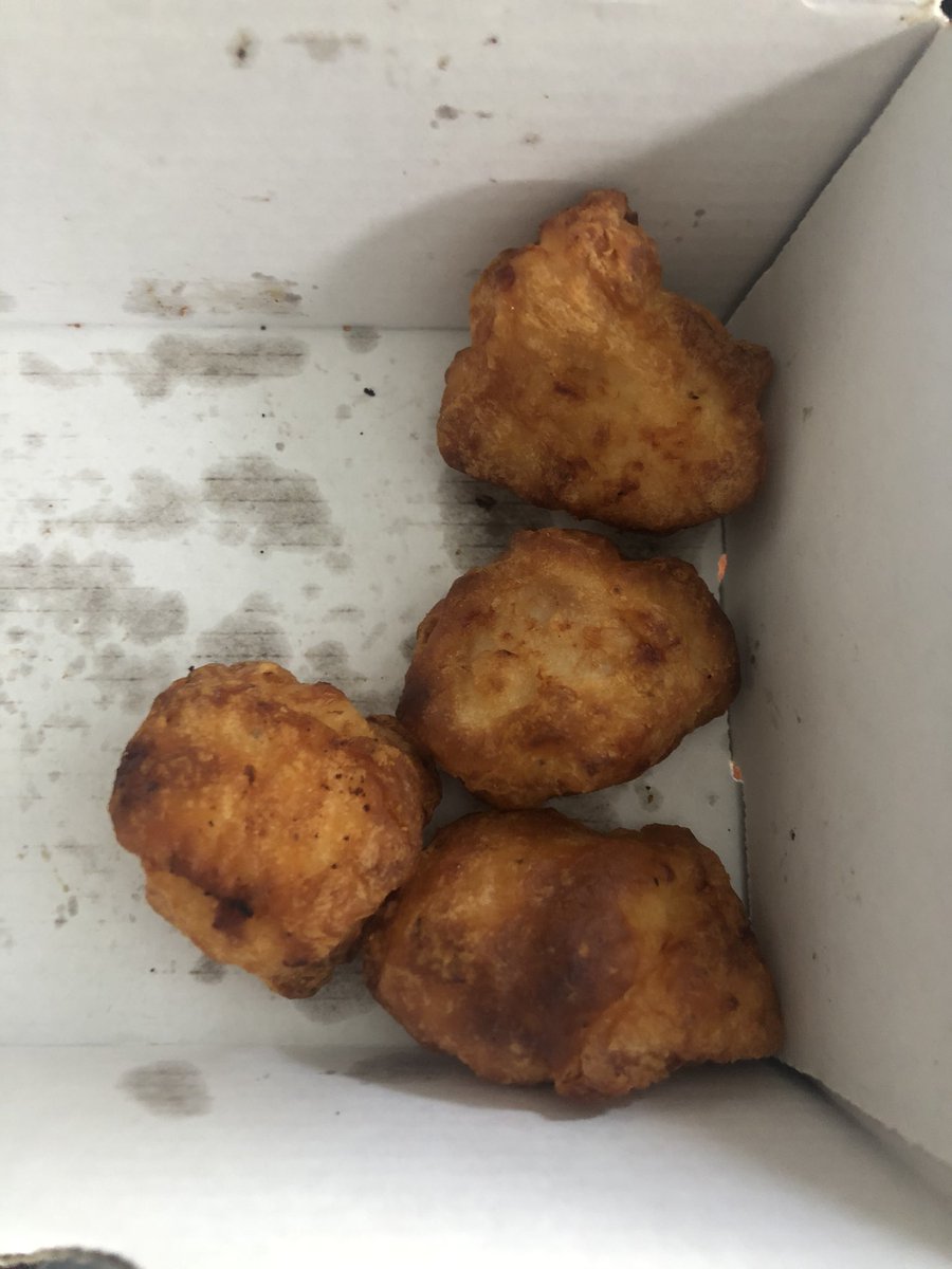 chattingsh's tweet photo. @thefatpizza I placed my order at 6:14 it arrived at 7.37, cold pizza which h tasted like it was from Iceland and burnt dry chicken nuggets. Great test for my 6 year old son. Unhelpful staff that struggle to understand basic English and give conflicting information! https://t.co/DS6ENtqYiD