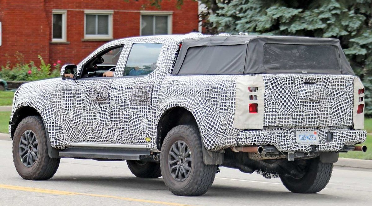 24wheel_news's tweet photo. #FordRanger Raptor left hand drive spied for the first time coming to US #Ford https://t.co/rGF5Q6mUeB