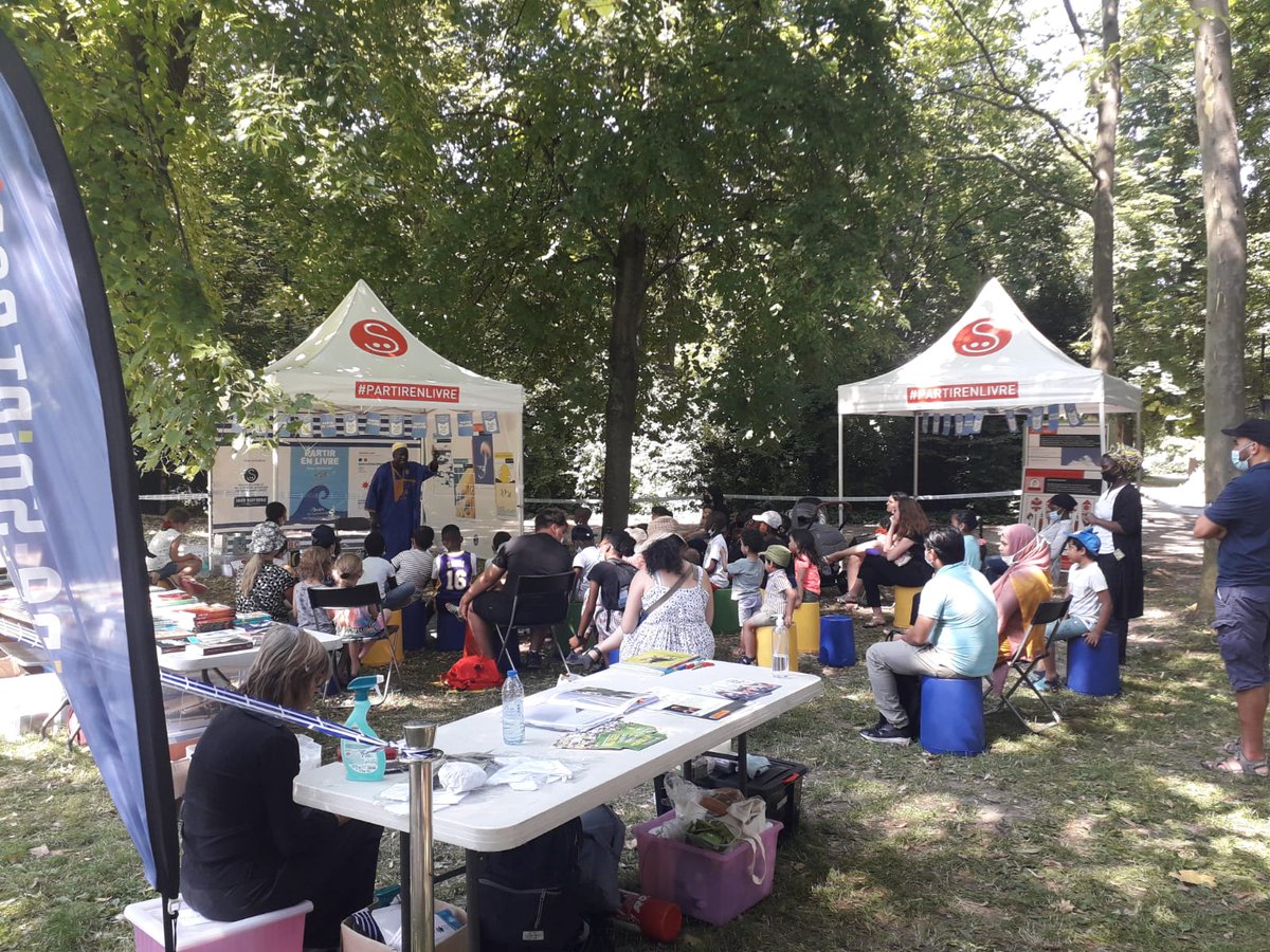 SLPJ93's tweet photo. 🐫 Dans le cadre du Bel été, au Parc de la légion d'honneur, à @VilleSaintDenis, notre ParcoMobile accueillait le spectacle "C'est le chameau qui me l'a dit" de Mamadou Sall.

📚 Une initiative des médiathèques de @PlaineCommune pour son Festival de contes Histoires Communes. https://t.co/D8zroVRvHg