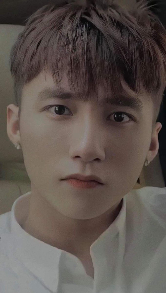 _quynhminn's tweet photo. SKY CAN DO IT

 REQUEST @sontungmtp777 @MTV #FridayLivestream #SonTungMTP

 #SKY_Fighting https://t.co/X2R5ijYmUH