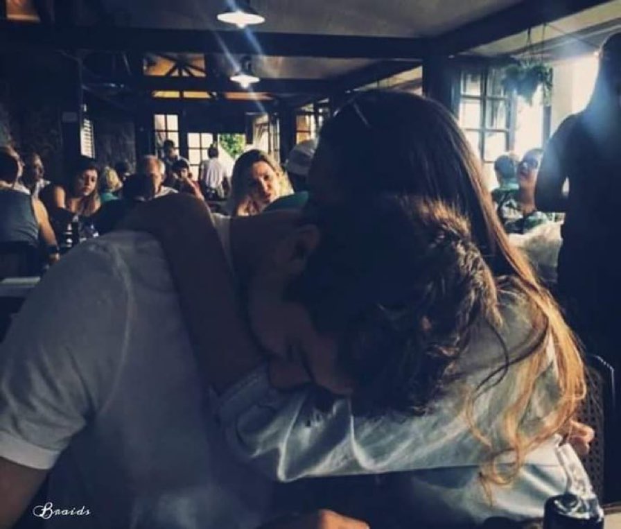 "خبئني بك، دع كُل من ينظر لقلبك يراني ف يبتعد ♥️🕊

 #الحب_بعيون_المحبين