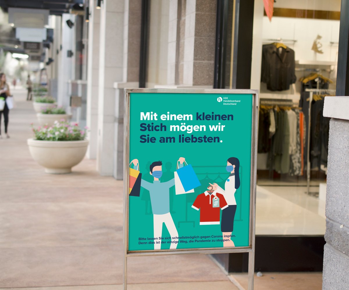 handelsverband's tweet photo. Der #Einzelhandel appelliert an die Bevölkerung, sich gegen #Corona #impfen zu lassen - passende Plakate zum Gratis-Download für alle Händlerinnen und Händler gibts unter https://t.co/wIDx7UdswR https://t.co/tQ61d4U9Lj