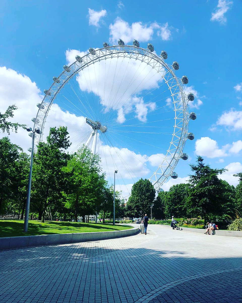 pj_rox's tweet photo. Surfed the #LondonEye with Georgie Amihala last month! 🎡🤩🥳 https://t.co/Rl6NFBadRb