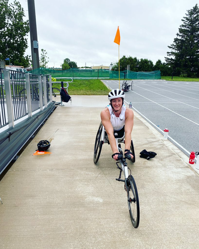 TatyanaMcFadden's tweet photo. Recovery is just as important as training . #icevests are the best #nike https://t.co/WsEOSWYLVA