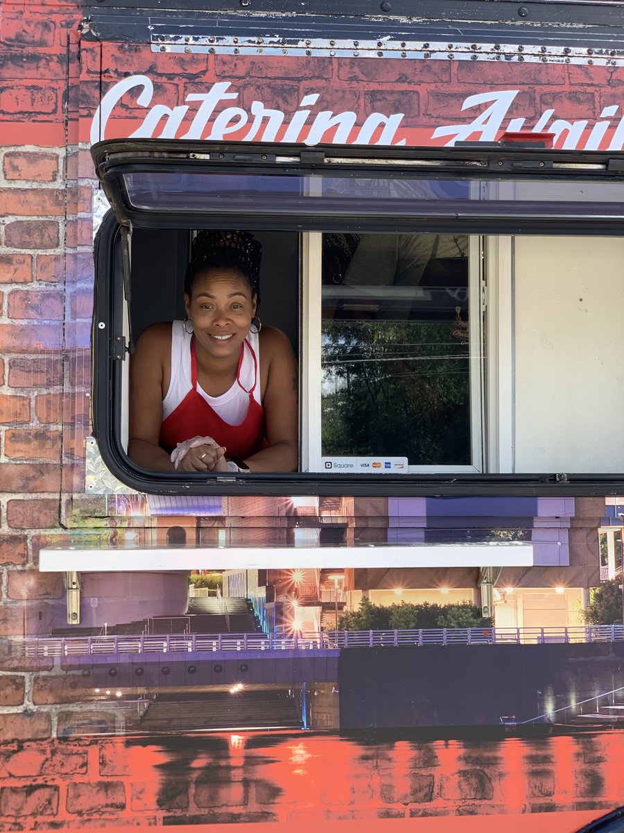 CMGrubhouse's tweet photo. Servin' up hot, fresh &amp; delicious family recipes throughout Chattanooga. Come for the food, stay for the friendly faces 😊 https://t.co/OayljODNux