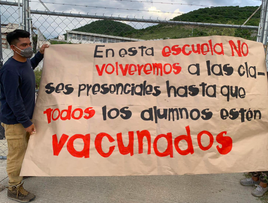 FNERRR_NACIONAL's tweet photo. 📌💉| Estudiantes clausurarán simbólicamente escuelas en protesta por falta de vacunas 
🌐 https://t.co/IFdqChef0r https://t.co/edFEbDSCiz