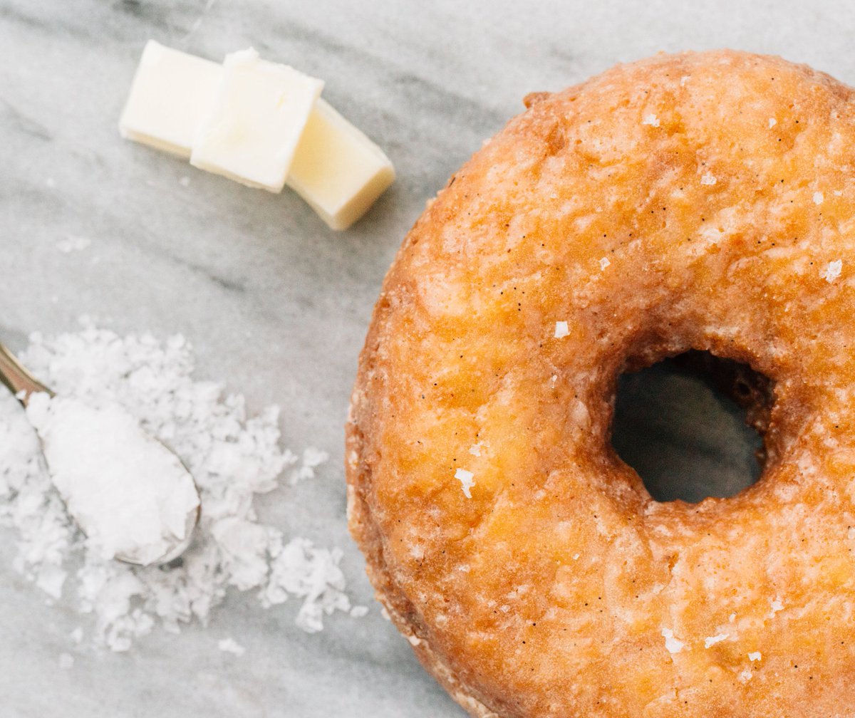 SidecarDoughnts's tweet photo. Our Butter & Salt doughnut is a warm & fresh treat that will simultaneously melt in your mouth & hit all the right tastebuds at once 🧈🧂✨
Your Thursday needs one of these 🤤 🤤 Order online now for pick up & skip the line: https://t.co/m6iATIyBxW
#butterandsalt #fanfavorite https://t.co/qdXtPq489G