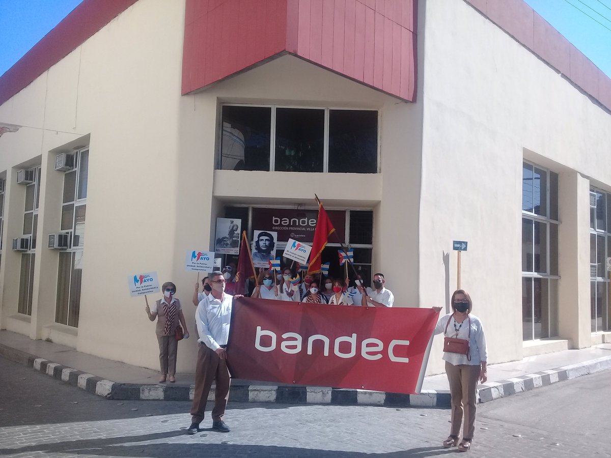 BandecClara's tweet photo. Con amor trabajamos y por amor defenderemos esta majestuosa obra que nos legaron nuestros héroes y mártires.
#BancariosCubanos 
#PónleCorazón 
#MiMoncadaHoy https://t.co/c56MDIMvq3