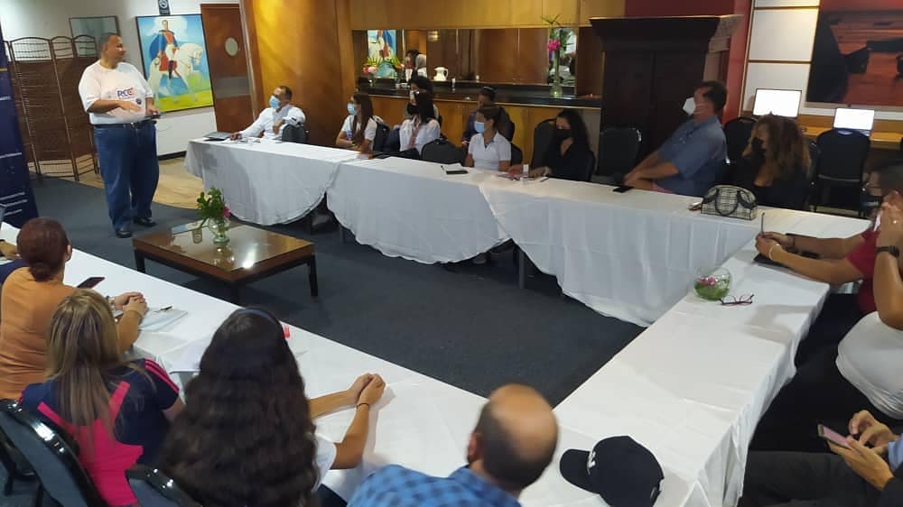 RECripto's tweet photo. #Almomento🚨

La Red de Entusiastas en Criptoeconomía presente en la Cámara hotelera y prestadores de servicio turístico Nueva Esparta

#yosoycriptoentusiasta
#REC #Cripcoin #CriptoFVEU #FVEU #EconomíaDigital
#NuevaEsparta
#Venezuela 🇻🇪

@JoselitRamirez
@NicolasMaduro https://t.co/5BCbVvqLYk